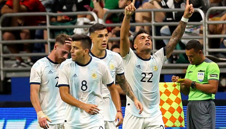 Argentina golea y exhibe a México