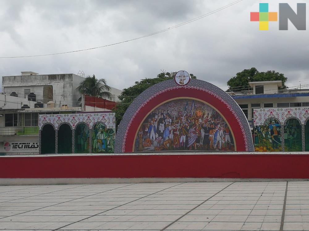 Inicia mantenimiento en parque Independencia de Coatzacoalcos