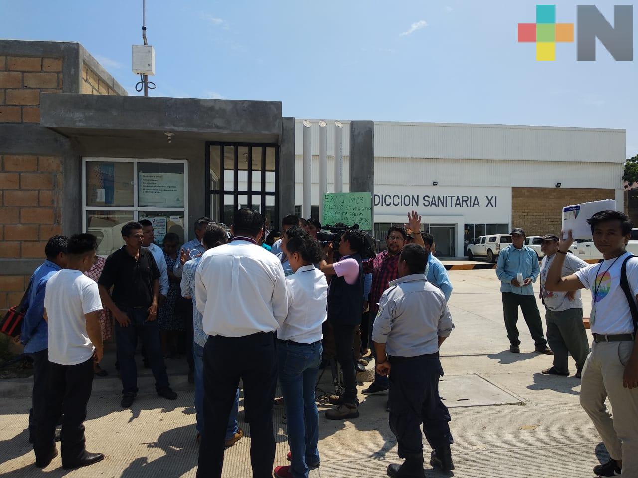 Piden médico para comunidad de San Pedro Soteapan; los atiende Jurisdicción Sanitaria XI