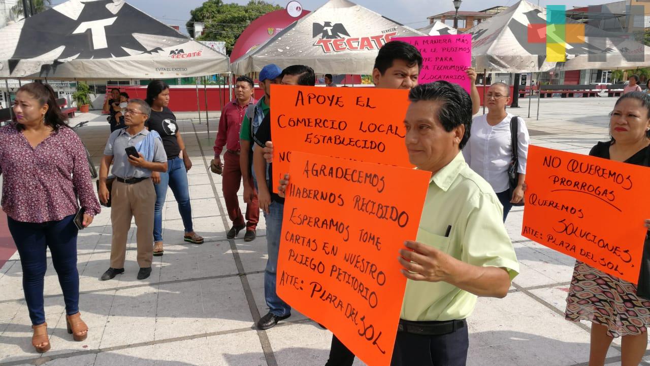 Ayuntamiento de Coatzacoalcos atiende a locatarios del Mercado Plaza del Sol