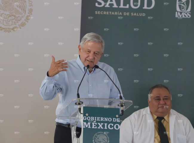 Salud estaba peor que educación con Peña Nieto, afirma López Obrador