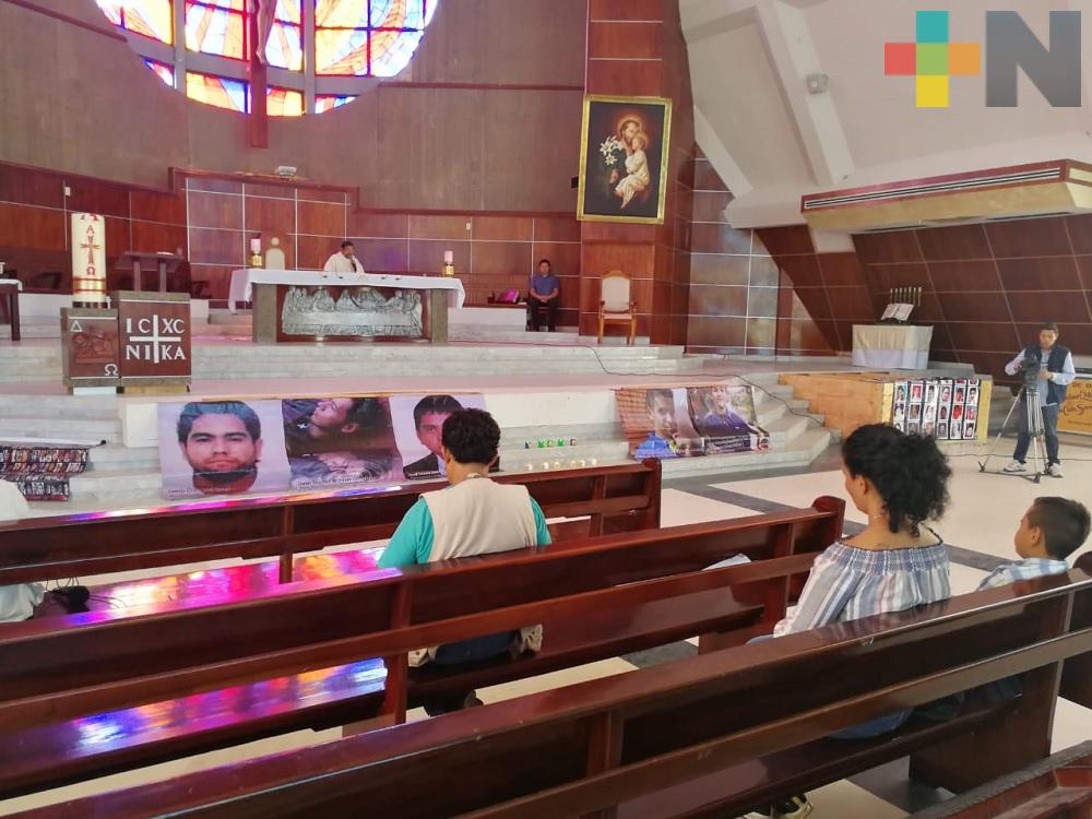 En Coatzacoalcos celebran misa al cumplirse cinco años de la desaparición de normalistas de Ayotzinapa