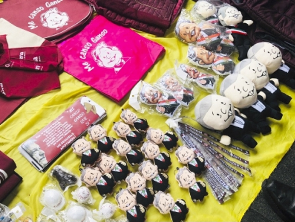 Comerciantes hacen su “agosto” en Palacio Nacional