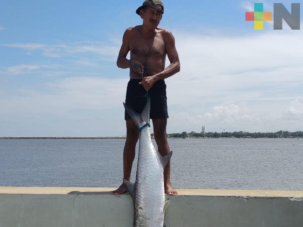 Pescadores reanudan trabajos en escolleras de Coatzacoalcos