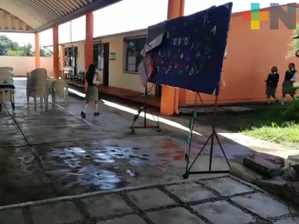 Padres de familia logran destitución de directora de telesecundaria en Córdoba