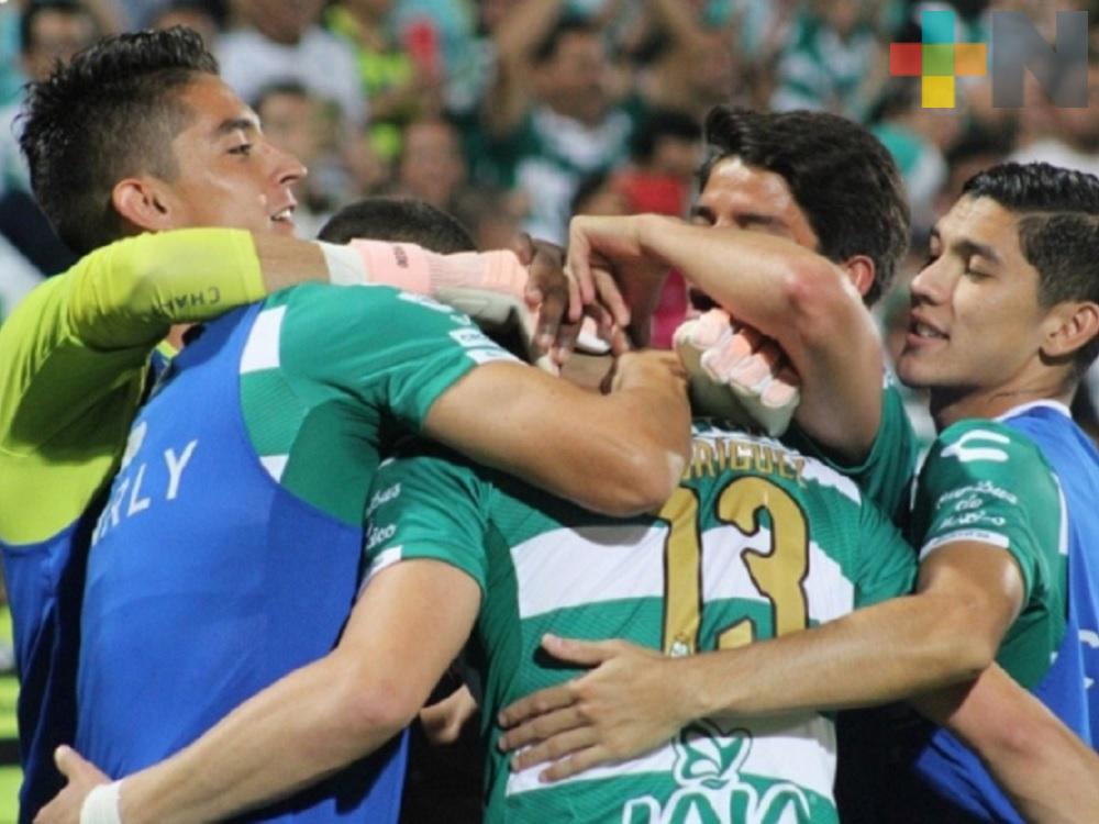 Santos Laguna recibe a un Veracruz que se desmorona