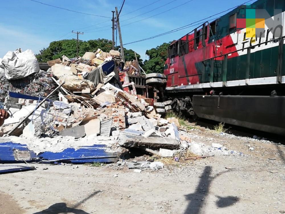 Tren embiste a tráiler en crucero de Peñuela, se reportan dos lesionados