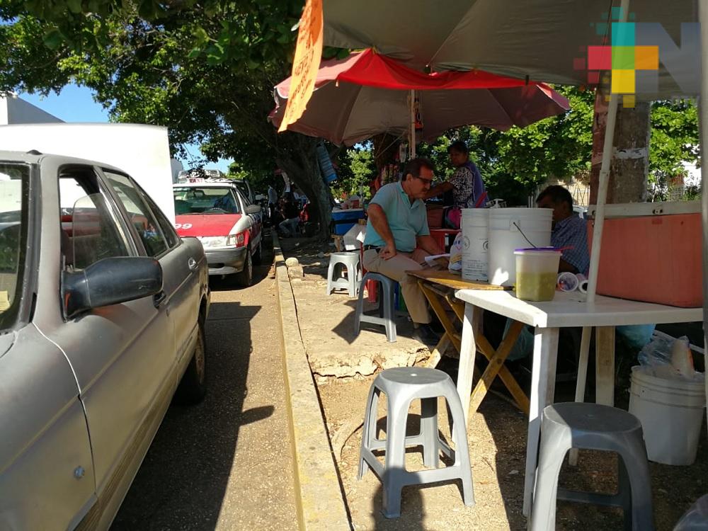 Reordenamiento de  ambulantes en Coatzacoalcos podría concluir en unos meses: Director de Comercio