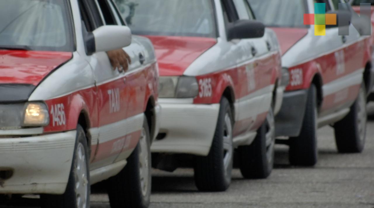 Boletinan a más de 500 choferes de taxi de Coatzacoalcos