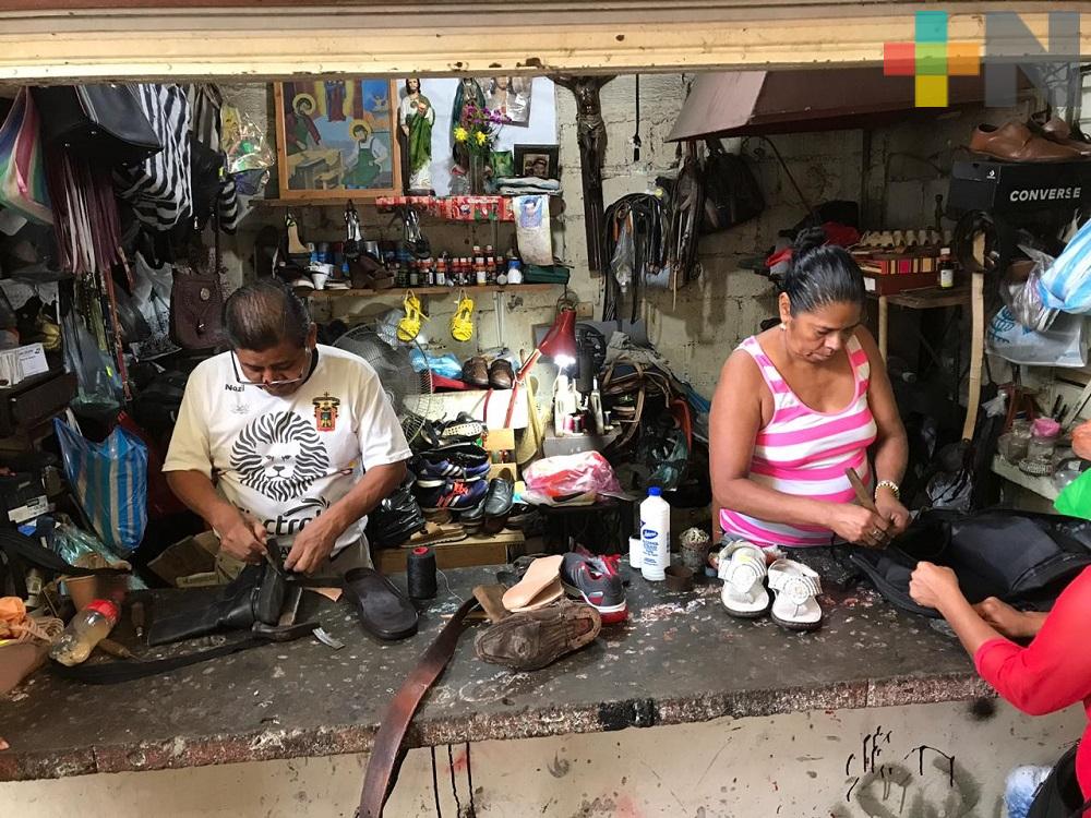 Zapatero remendón, un oficio que se niega a morir, en Tres Valles