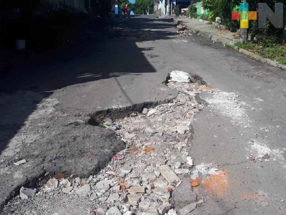 Taxistas piden a las autoridades reparen avenida del municipio de Veracruz
