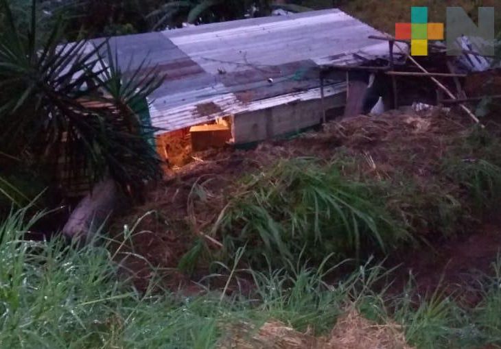 Por lluvia se derrumbó muro en San Andrés Tlalnelhuayocan; fallece una menor