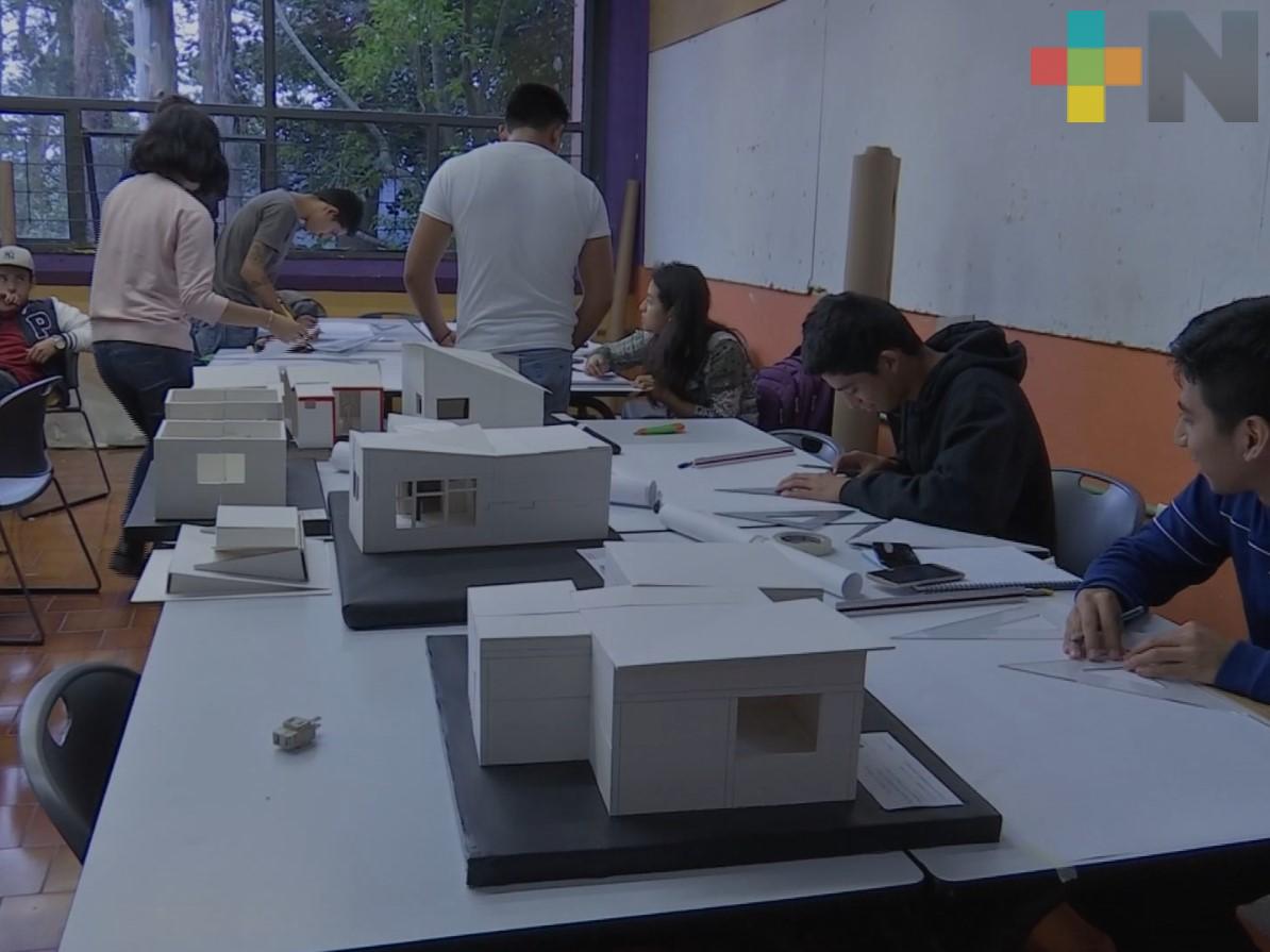Alumnos de la Facultad de Arquitectura de la UV trabajan en proyectos sociales con municipios