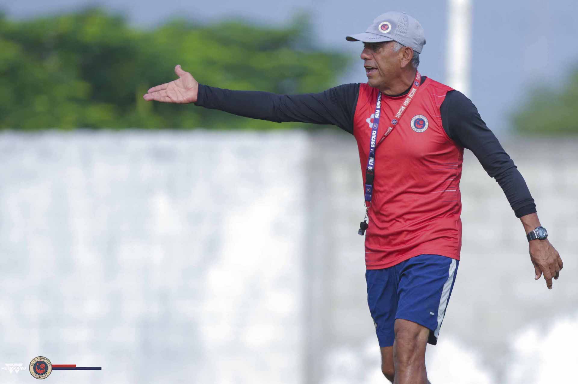 López Zarza dirigió su primer entrenamiento con Tiburones Rojos