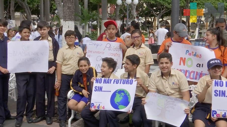 Jóvenes veracruzanos realizan protesta contra calentamiento global