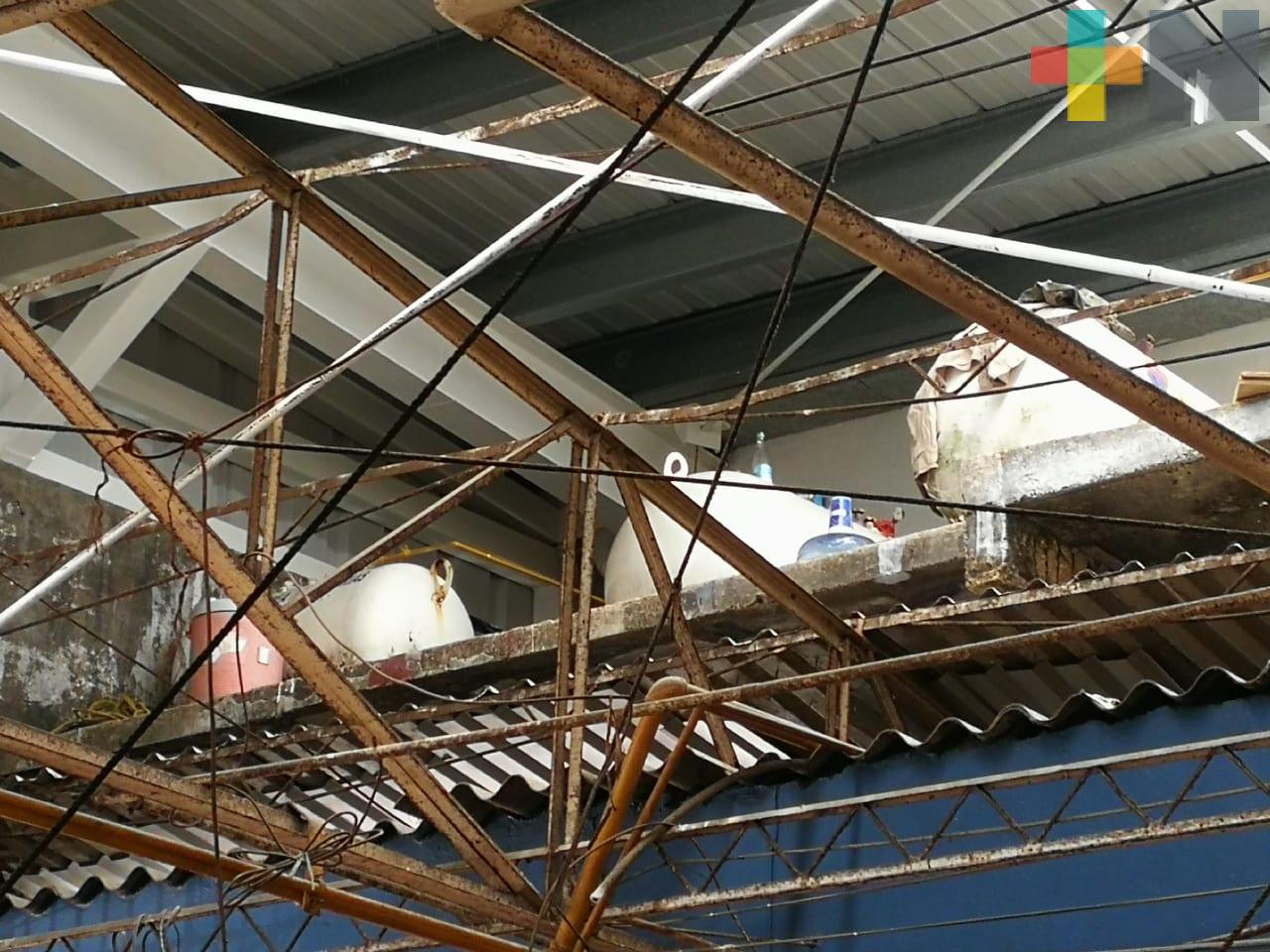 Locatarios del mercado Morelos piden autorización al ayuntamiento de Coatzacoalcos para retirar tanques estacionarios