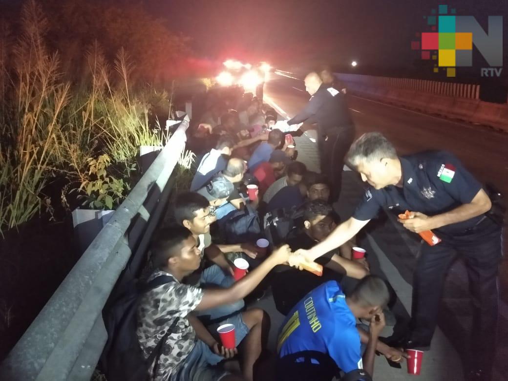 Auxilia PF a 73 migrantes asiáticos en la zona sur de Veracruz