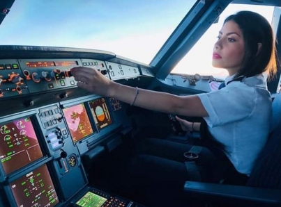 Mujer piloto pide arrojar bomba al Zócalo; Interjet investiga