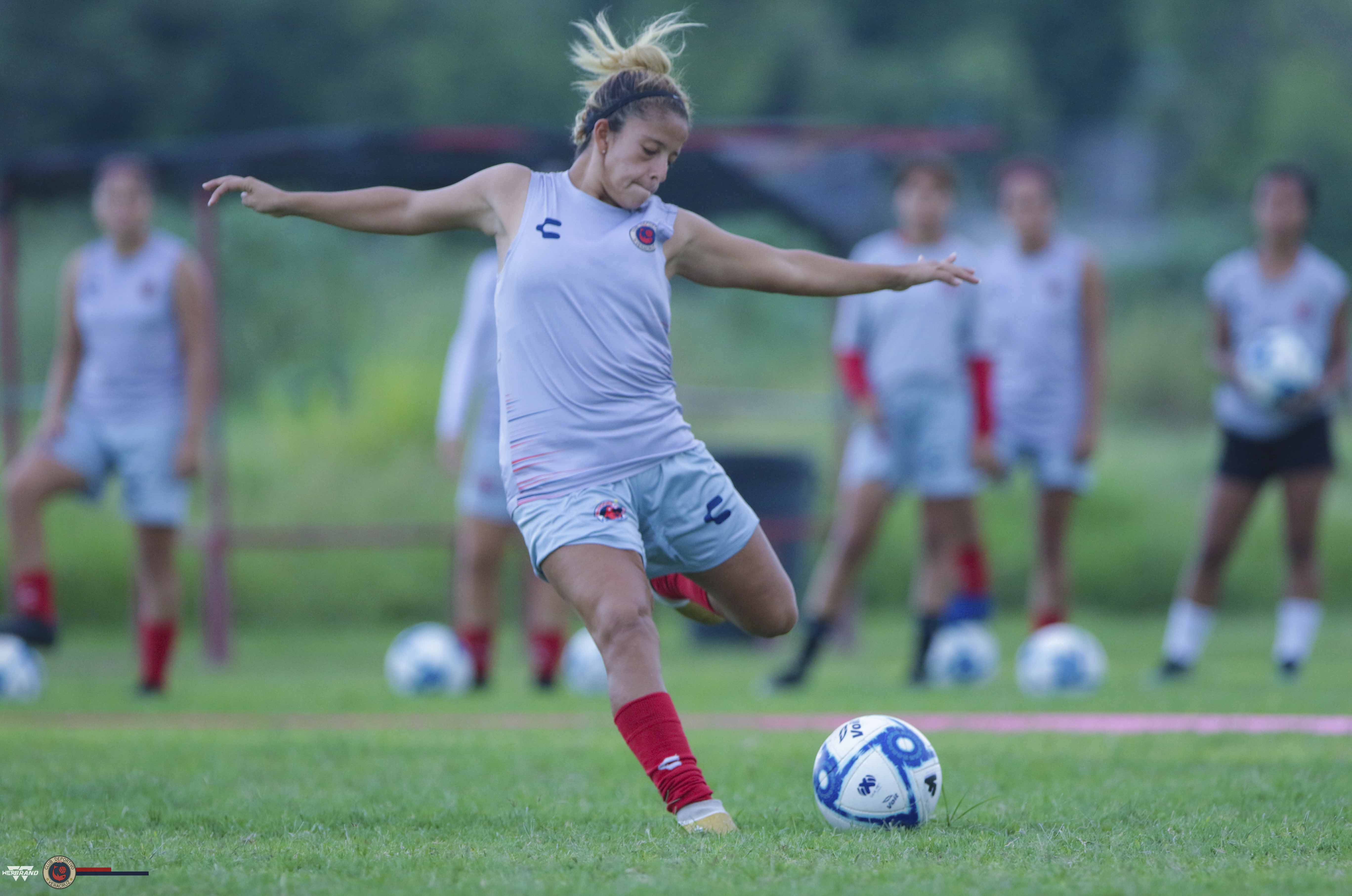 Tiburones Rojos enfrenta a Santos Laguna en fecha 11 de la Liga MX Femenil