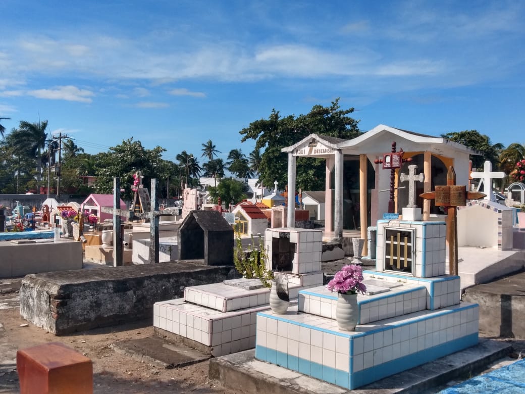 Panteón municipal de Banderilla cerró su acceso al público en general