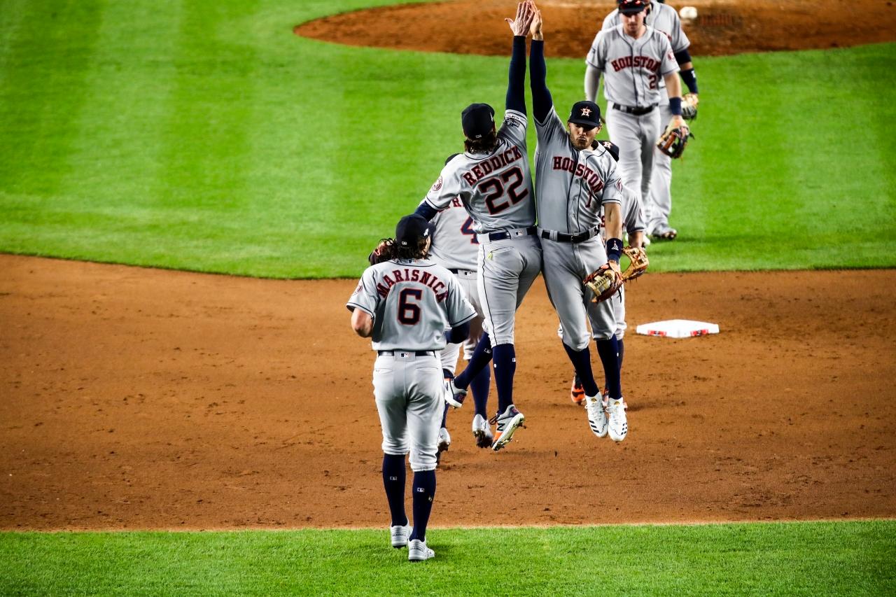 Astros a un triunfo de volver a la Serie Mundial