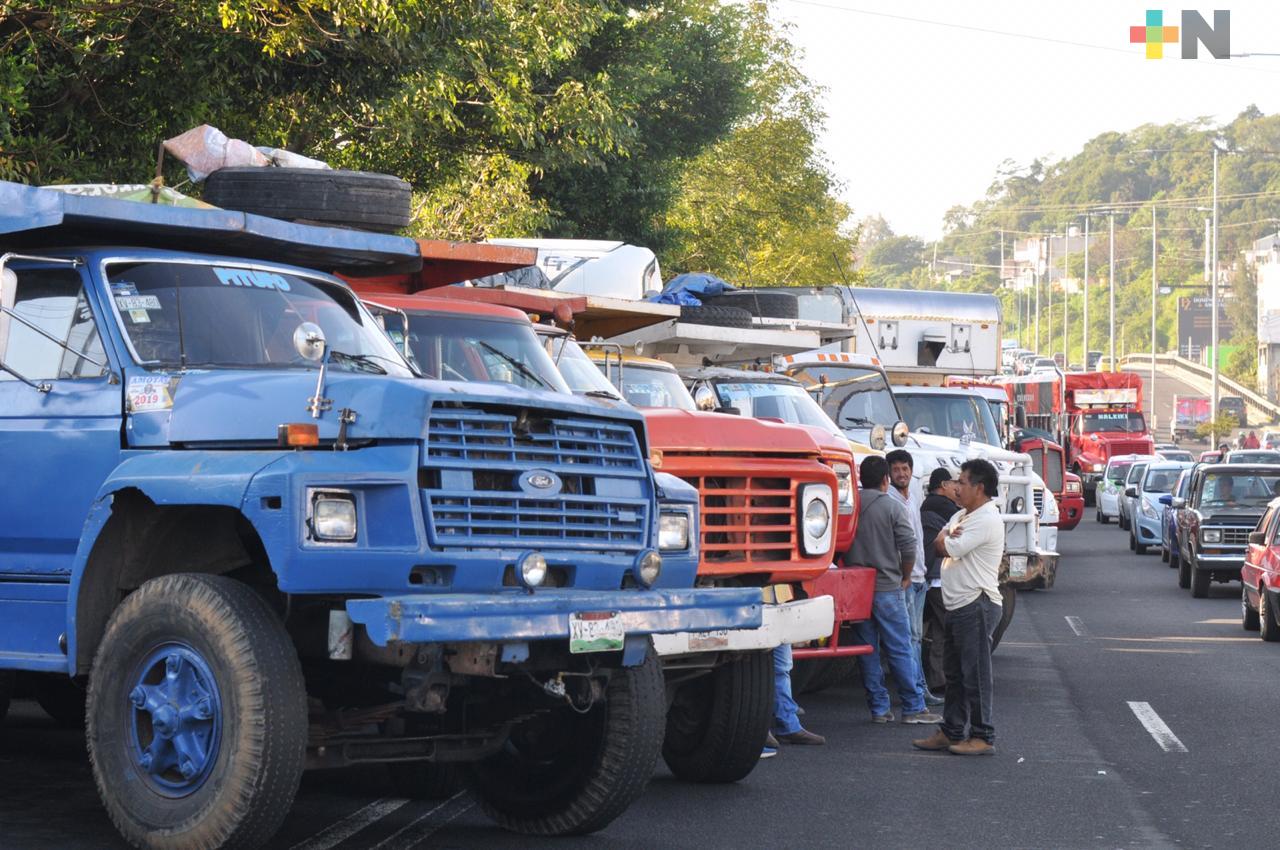 Transportistas de la AMOTAC solicitan apoyo al gobierno federal