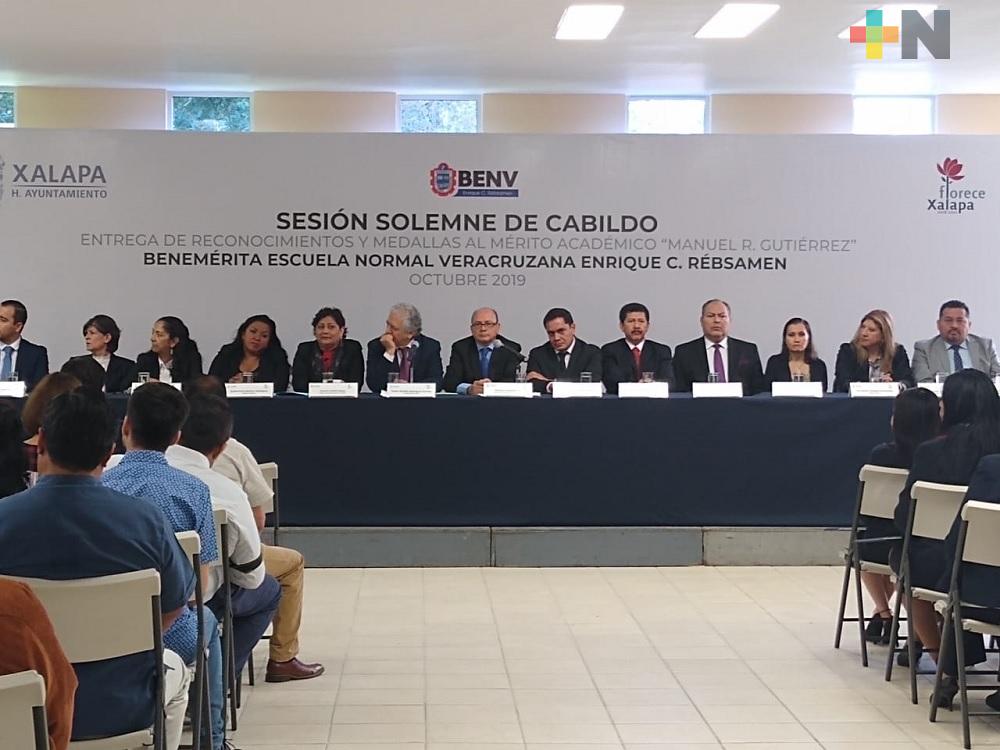 Ayuntamiento de Xalapa entrega reconocimientos y medallas al mérito académico «Manuel Gutiérrez»