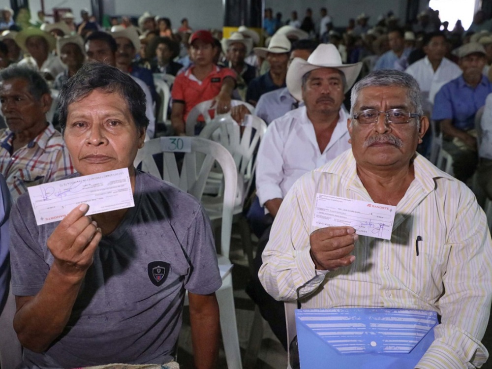 Beneficia Sedarpa a 950 familias del norte con pago de seguro agrícola