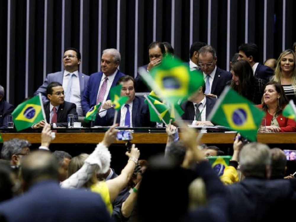 Brasil aprueba histórica reforma de pensiones