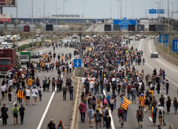 Cataluña registra nuevas manifestaciones y cortes de carreteras