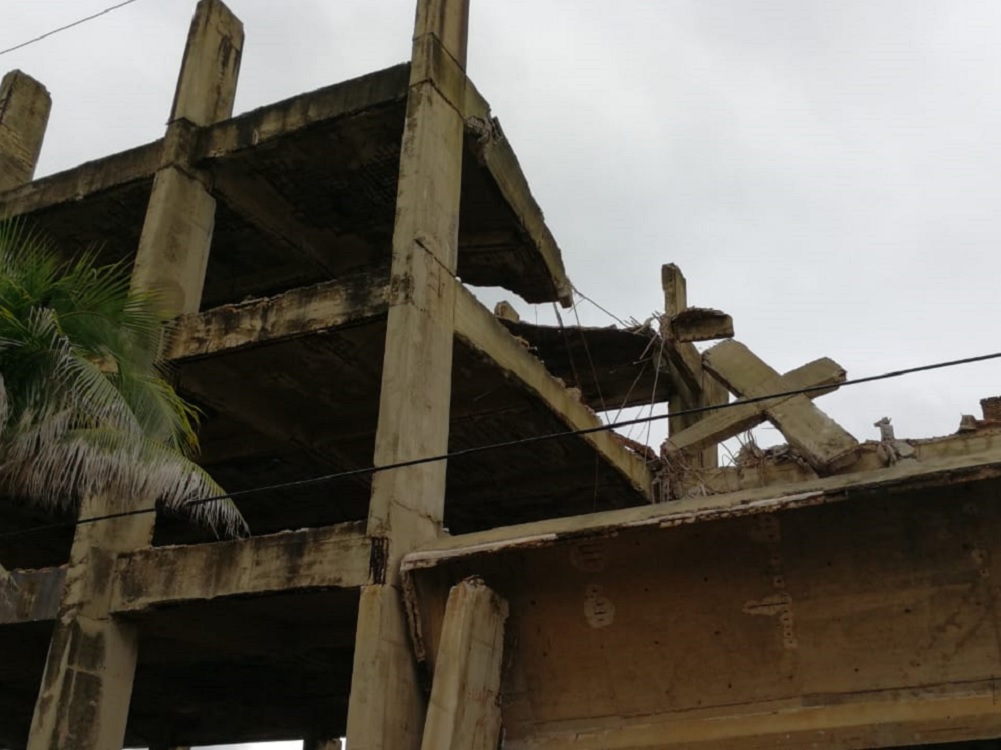 Por inestabilidad, gobierno de Coatzacoalcos demolerá edificio colapsado