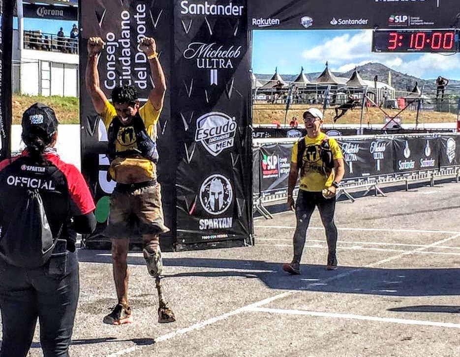 Emmanuel Sedglach completó el Spartan Race México