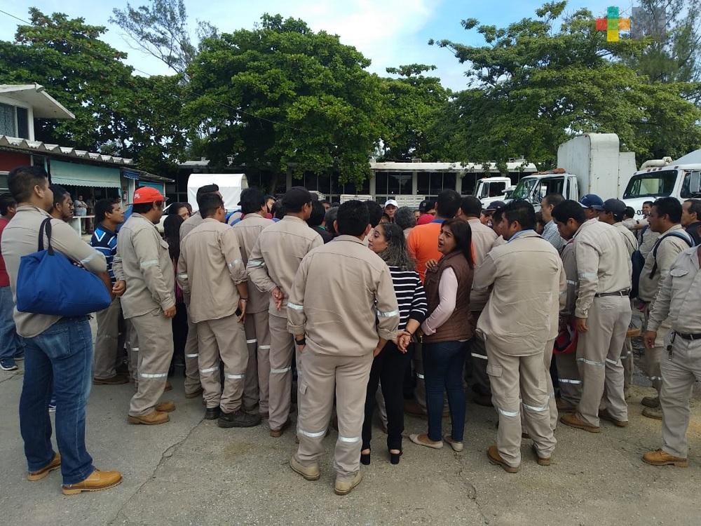 Trabajadores de CAEV Coatzacoalcos solicitan uniformes y aumento de salario