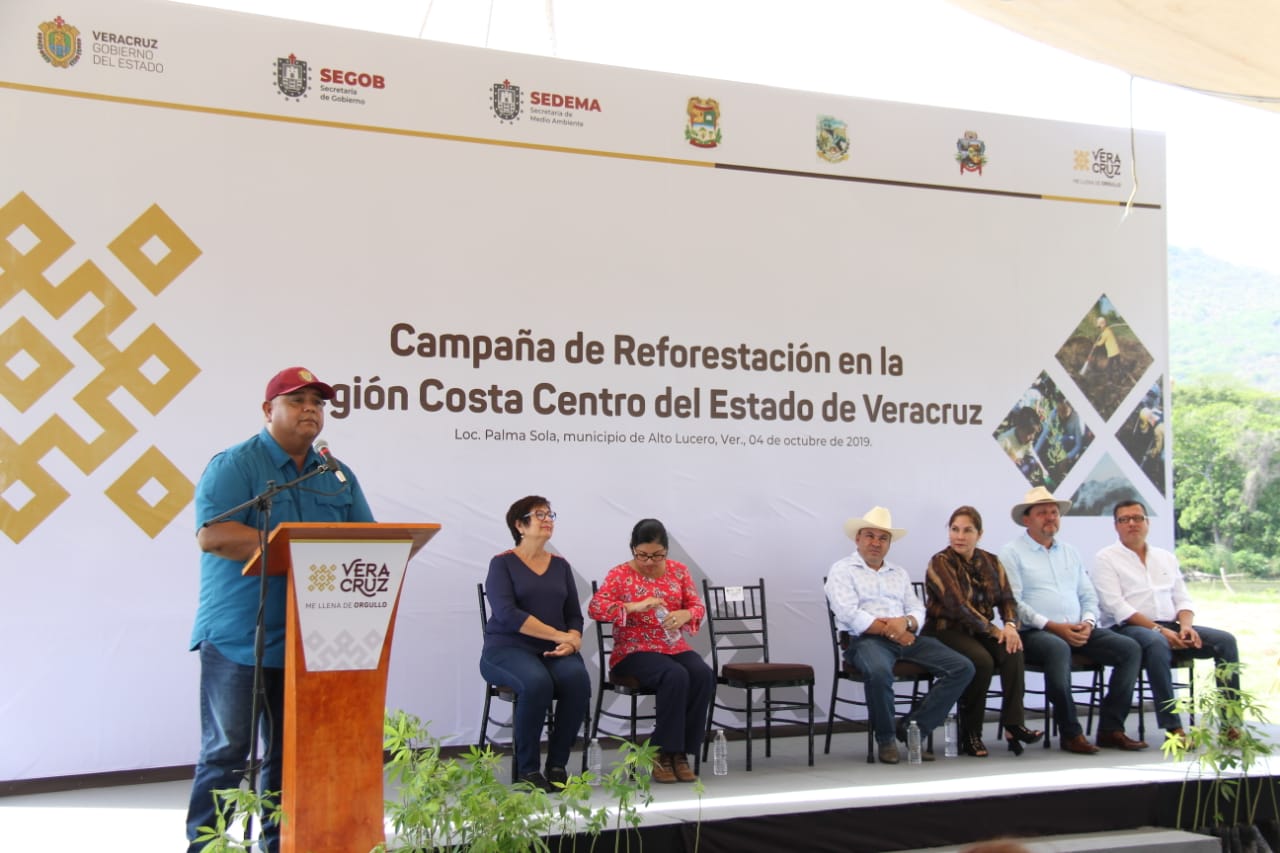 Encabezó Eric Cisneros el plantado de 500 árboles en la región costa de Alto Lucero