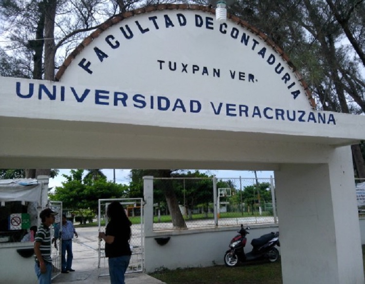 En Tuxpan Facultad de Contaduría de la UV presenta nueva licenciatura