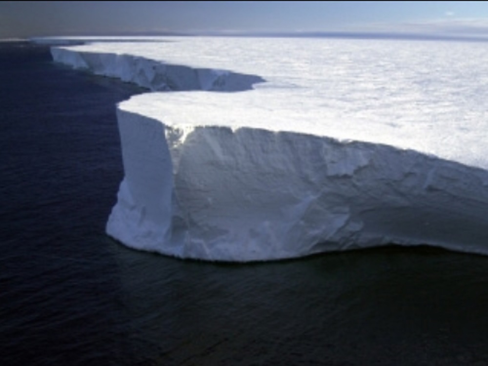 Gran iceberg se desprende en la Antártida oriental