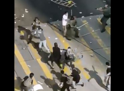 Policía y activistas de Hong Kong se enfrentan en Día Nacional de China
