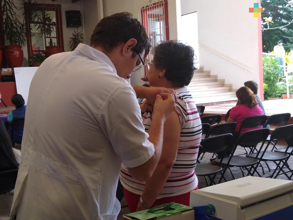 Inició en Xalapa la aplicación de la vacuna contra la influenza