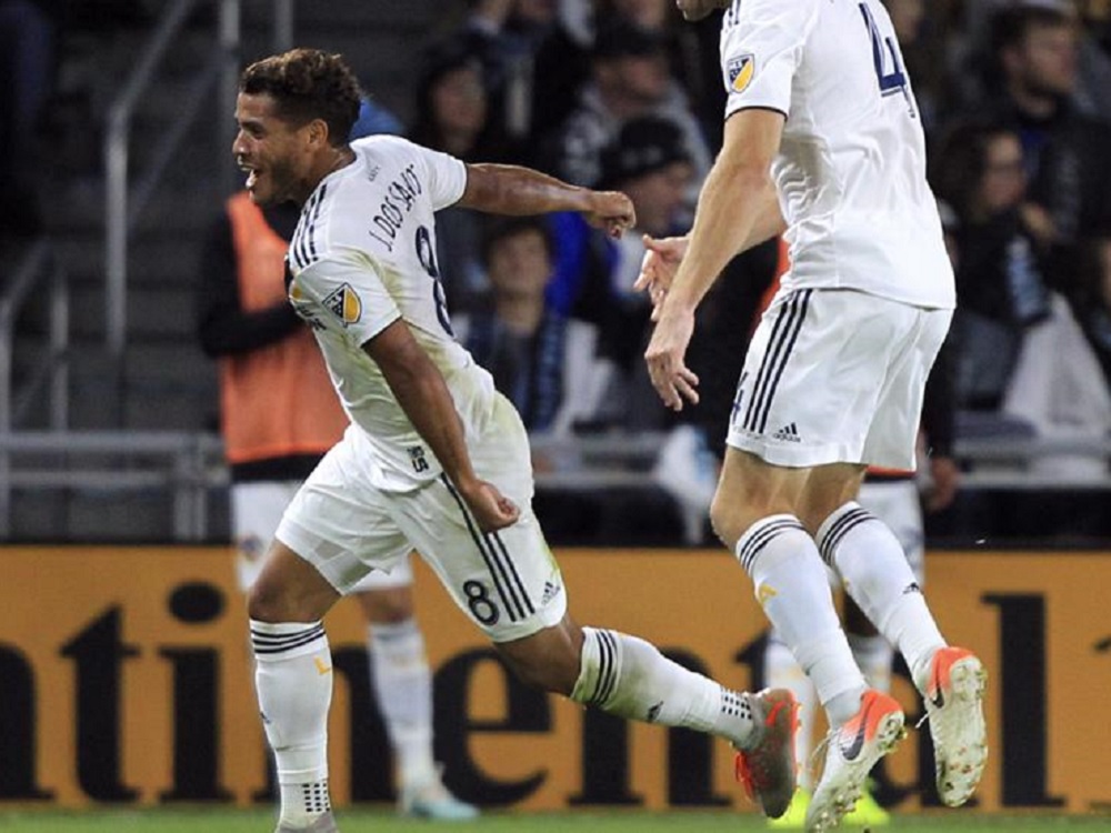 Con gol de Dos Santos, LA Galaxy avanza a semifinales en la MLS