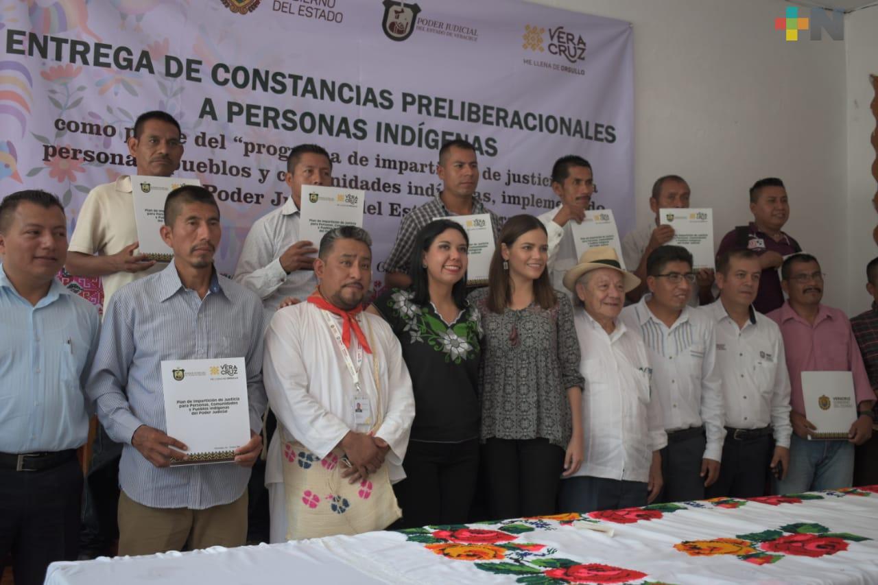 Otorgan libertad anticipada a indígenas de Chicontepec