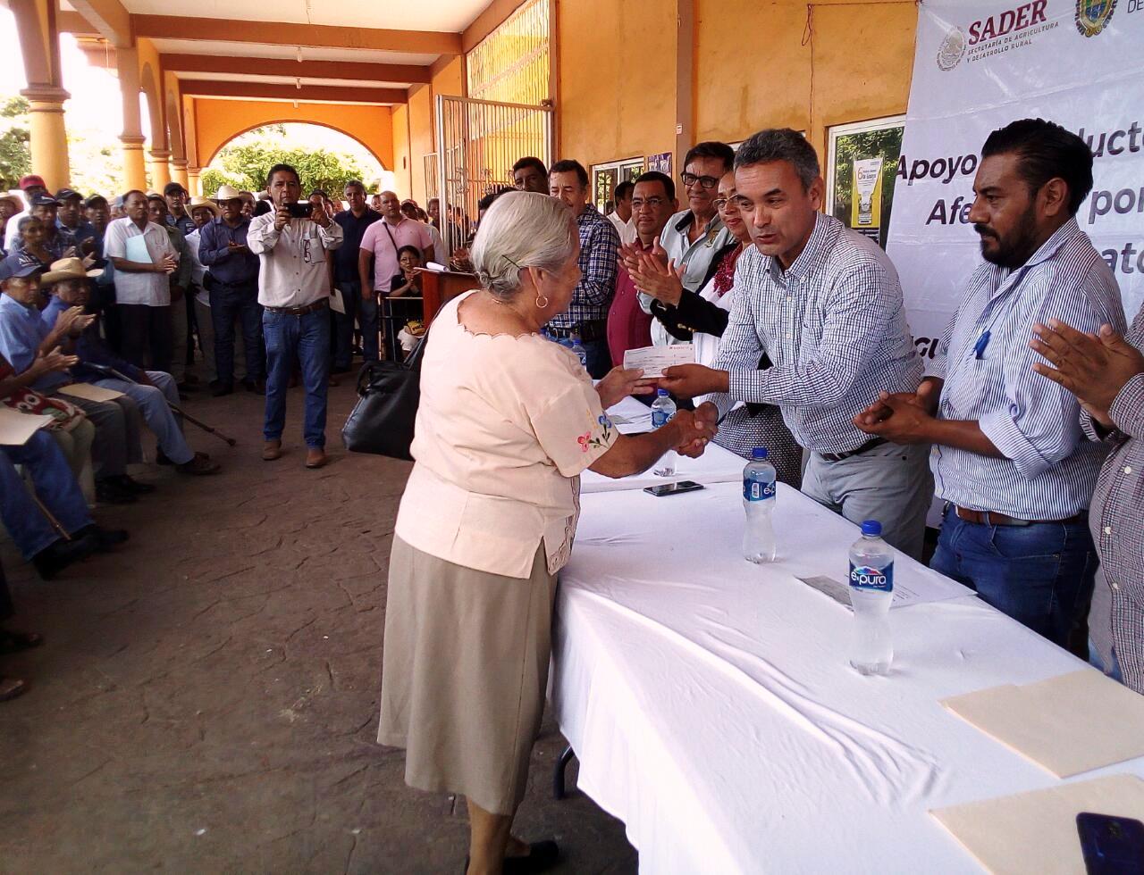 Entrega Sedarpa casi 3 mdp a productores del sur afectados por la sequía