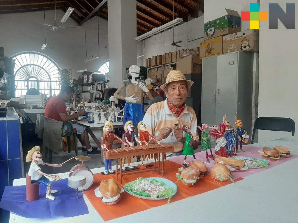 Noche de Carnaval, temática del altar de muertos de Milburgo Treviño