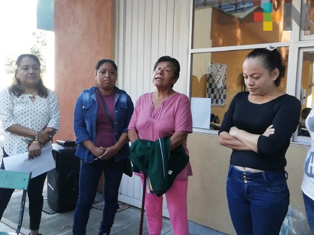 Piden cambio de directora y docente de primaria del municipio el Naranjal