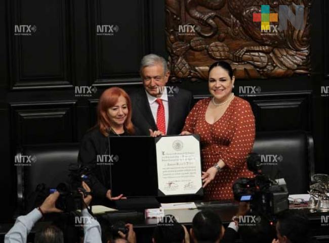 Emotiva, entrega de la Belisario Domínguez a Rosario Ibarra AMLO