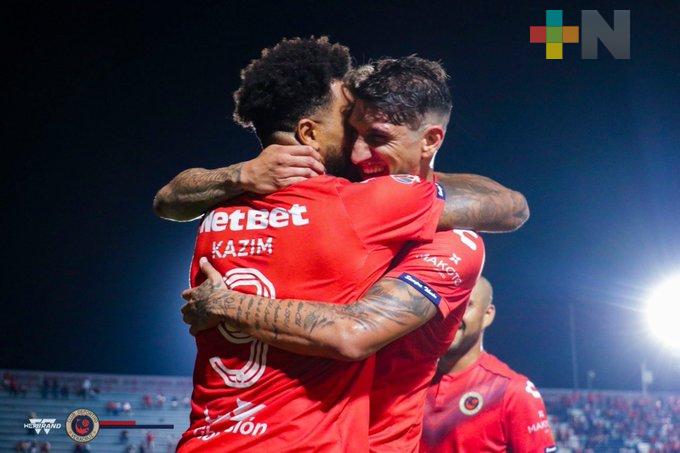 Los Tiburones Rojos dejan su mala racha; ganan a Puebla 1-0
