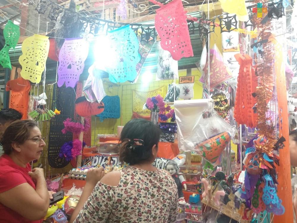Mercados de Coatzacoalcos ofrecen artículos para elaborar altares y ofrendas