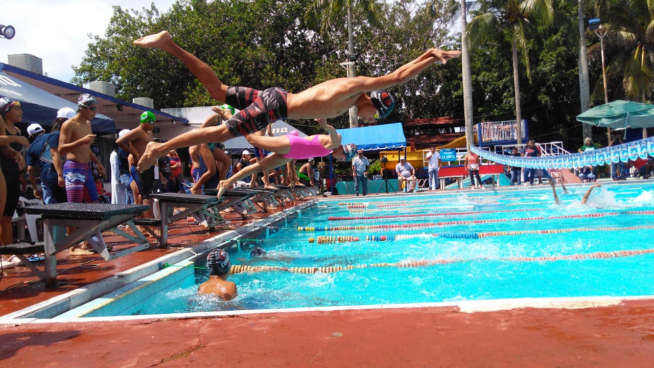Cobras de Coatzacoalcos ganaron torneo acuático de aniversario