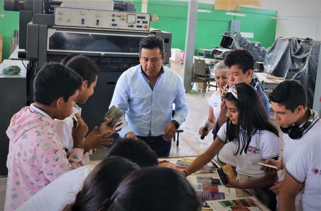 Recibirá Editora de Gobierno a más de 600 estudiantes del CBTIS de Coatepec
