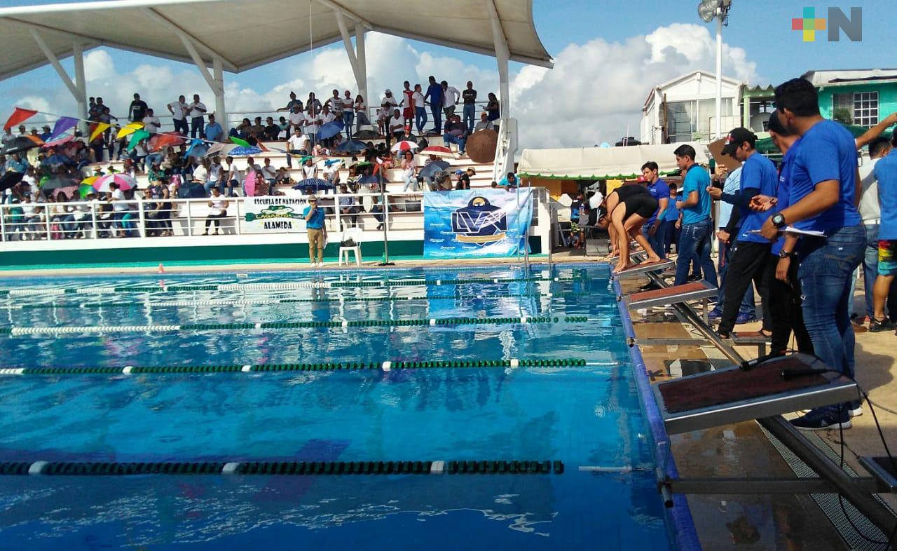 Nadadores de Coatzacoalcos se impusieron en torneo «Día de la Raza»