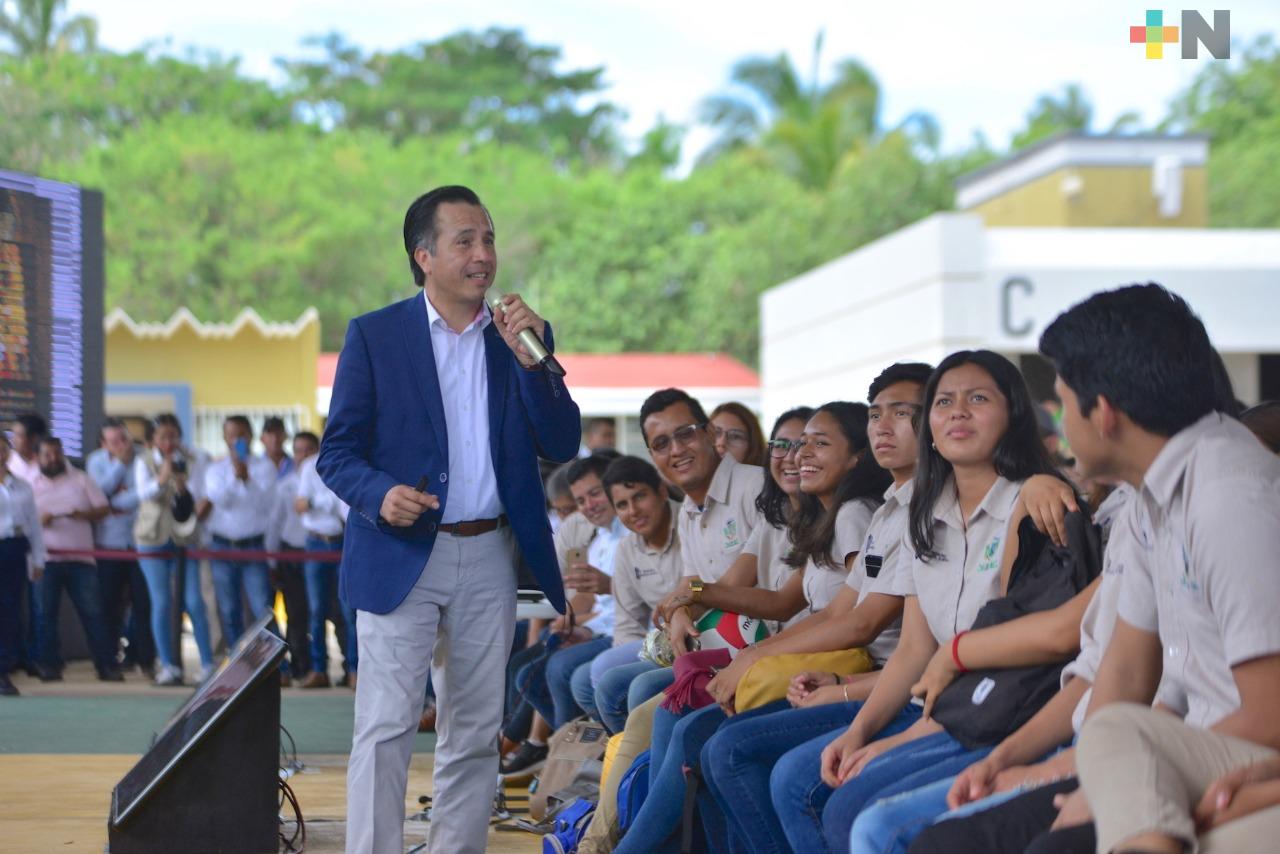 Encabeza el gobernador Cuitláhuac García celebración por el 20 aniversario del ITESCO